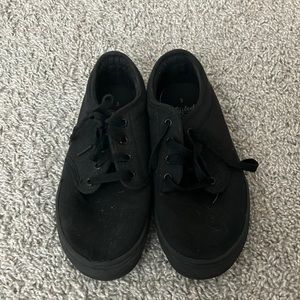 Like new faded glory black shoes.